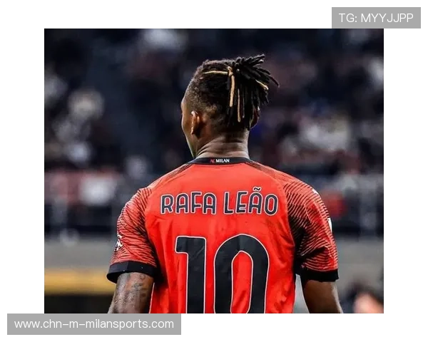 AC米兰门前抢点致胜，莱奥脚后跟妙传转化为进球